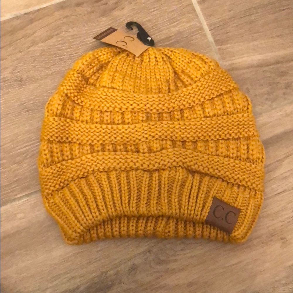 CC Beanie gold